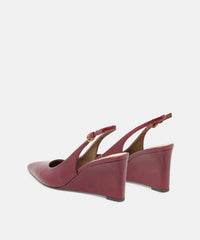 EVELAN WEDGES GARNET LEATHER